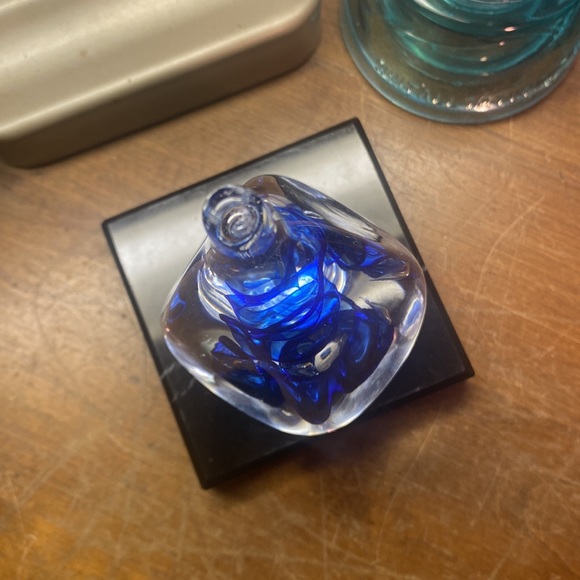 Art Glass Paper Weight - Picture 8 of 9